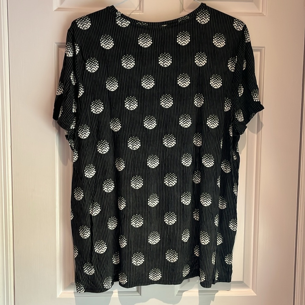 Alfani Black and White Patterned Short Sleeve Top - Picture 6 of 6